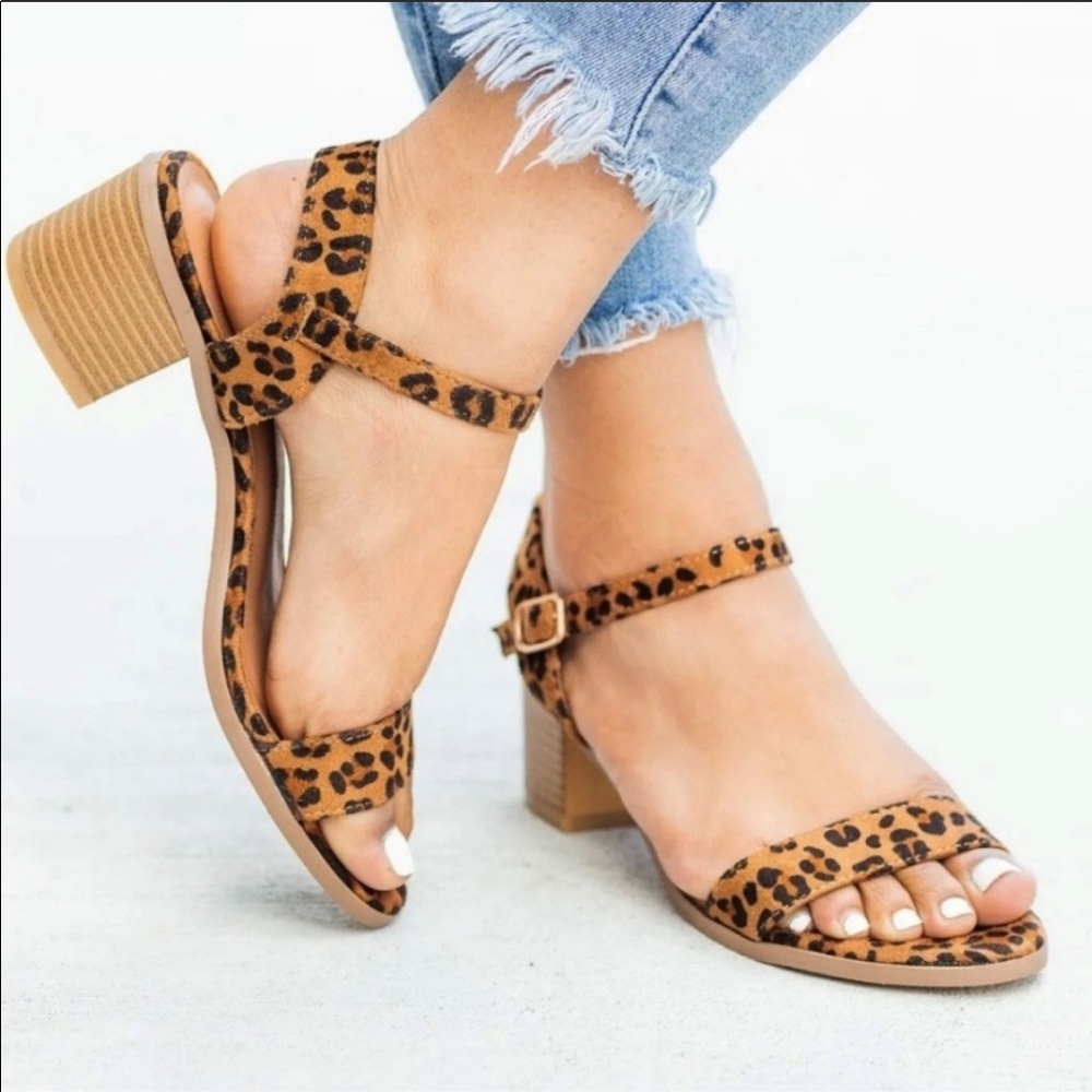 ✨NWOB✨ leopard print sandals